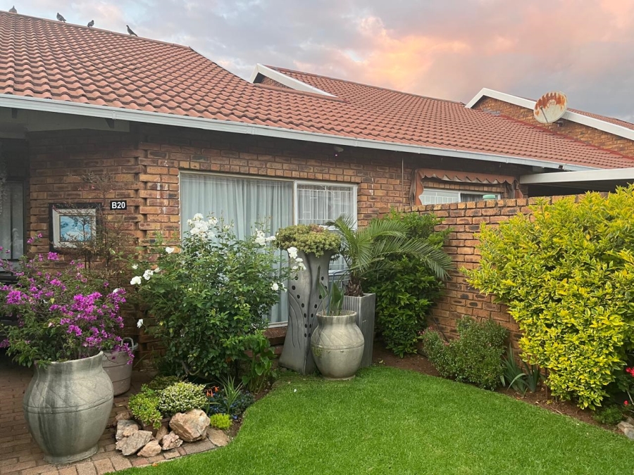 To Let 2 Bedroom Property for Rent in Dowerglen Gauteng