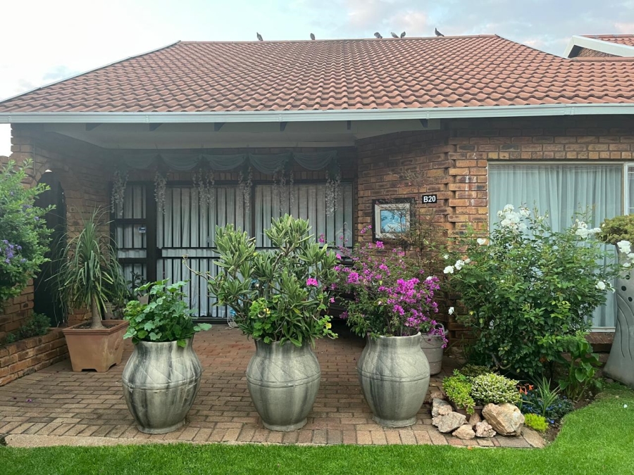 To Let 2 Bedroom Property for Rent in Dowerglen Gauteng