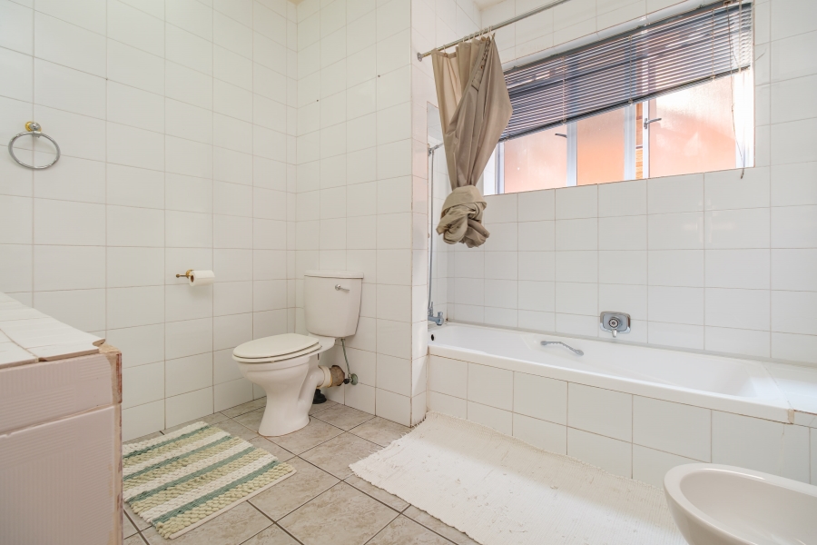 To Let 3 Bedroom Property for Rent in Illovo Gauteng