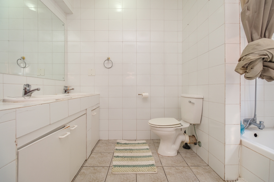 To Let 3 Bedroom Property for Rent in Illovo Gauteng