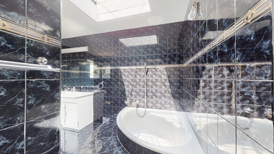 5 Bedroom Property for Sale in Sunward Park Gauteng