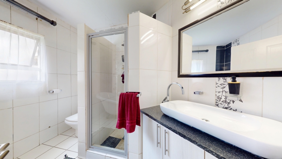 5 Bedroom Property for Sale in Sunward Park Gauteng