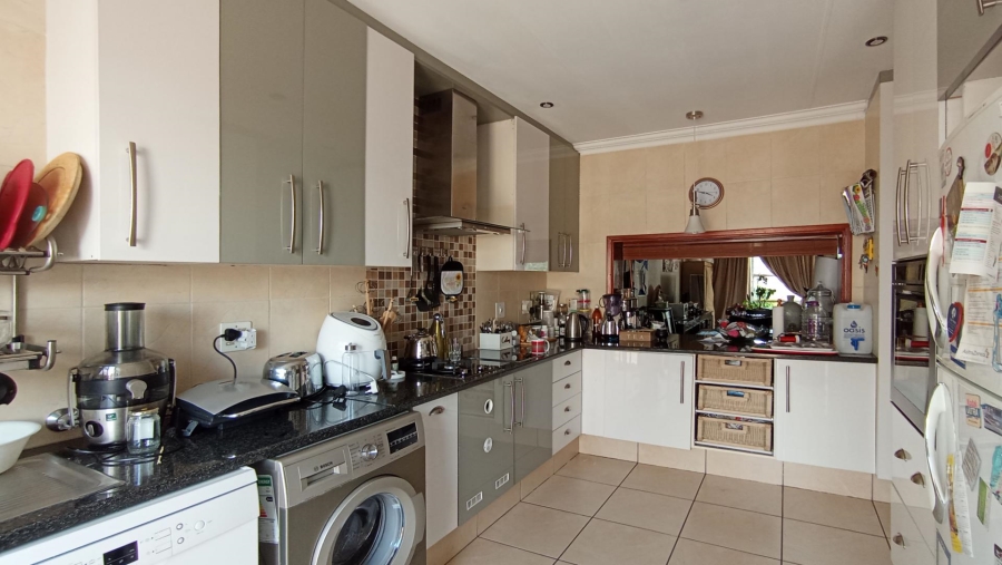 2 Bedroom Property for Sale in Woodmead Gauteng