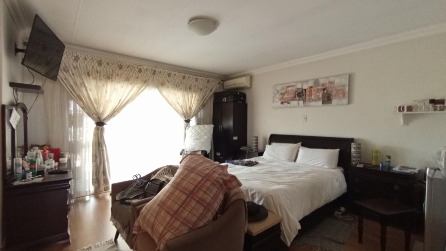 2 Bedroom Property for Sale in Woodmead Gauteng