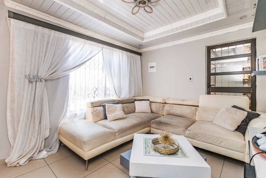 2 Bedroom Property for Sale in Braamfontein Gauteng