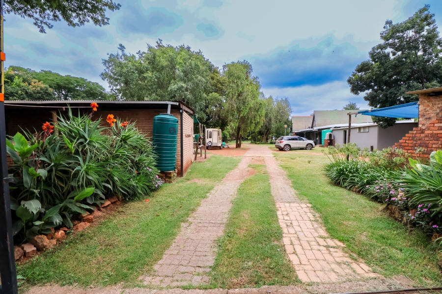 To Let commercial Property for Rent in Doornkloof Gauteng