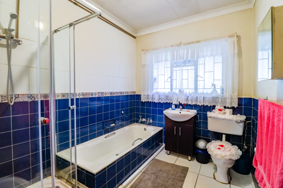 To Let commercial Property for Rent in Doornkloof Gauteng