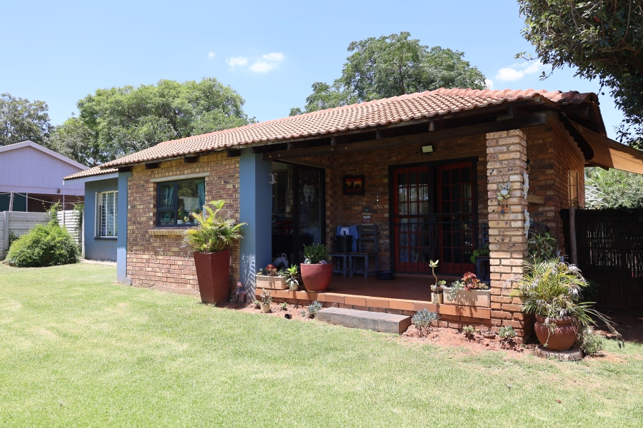 To Let commercial Property for Rent in Doornkloof Gauteng