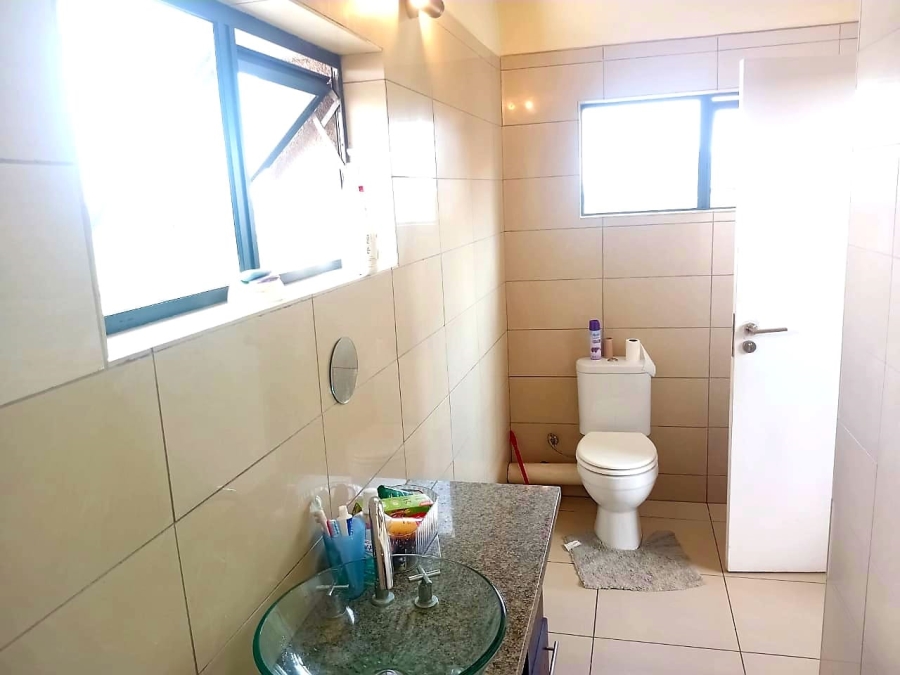 1 Bedroom Property for Sale in Rooihuiskraal North Gauteng