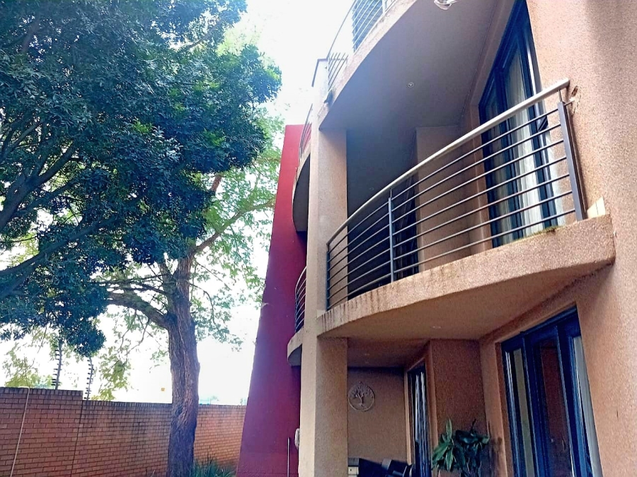 1 Bedroom Property for Sale in Rooihuiskraal North Gauteng