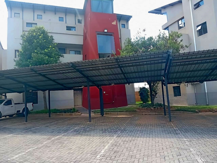 1 Bedroom Property for Sale in Rooihuiskraal North Gauteng