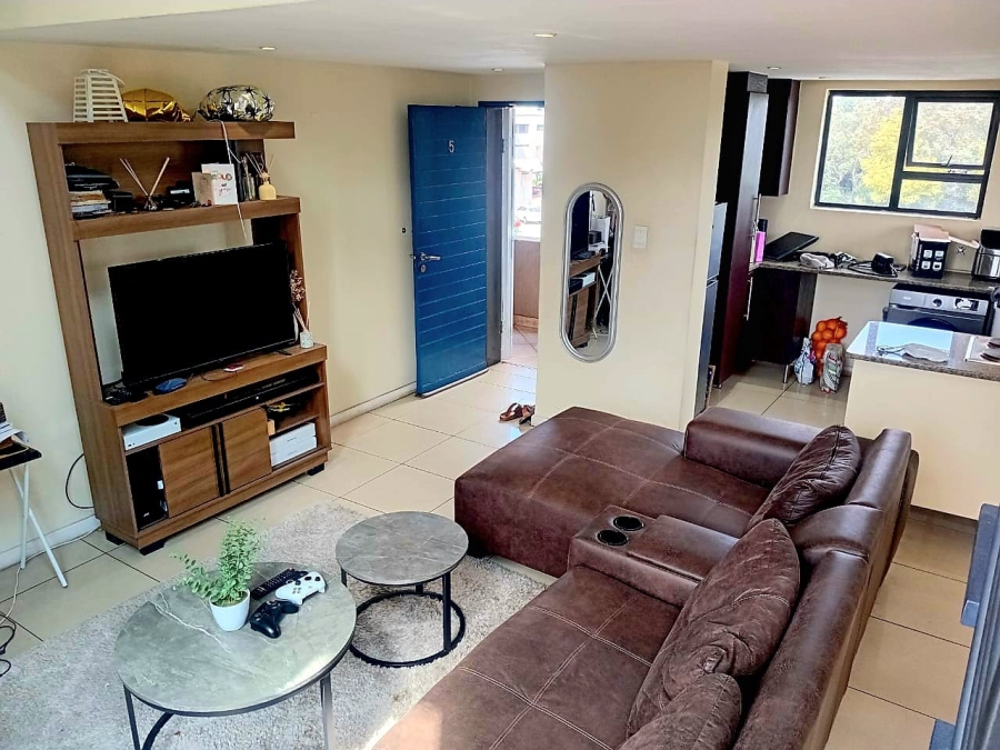 1 Bedroom Property for Sale in Rooihuiskraal North Gauteng