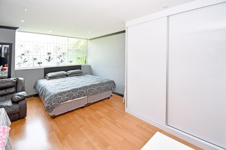 2 Bedroom Property for Sale in Illovo Gauteng