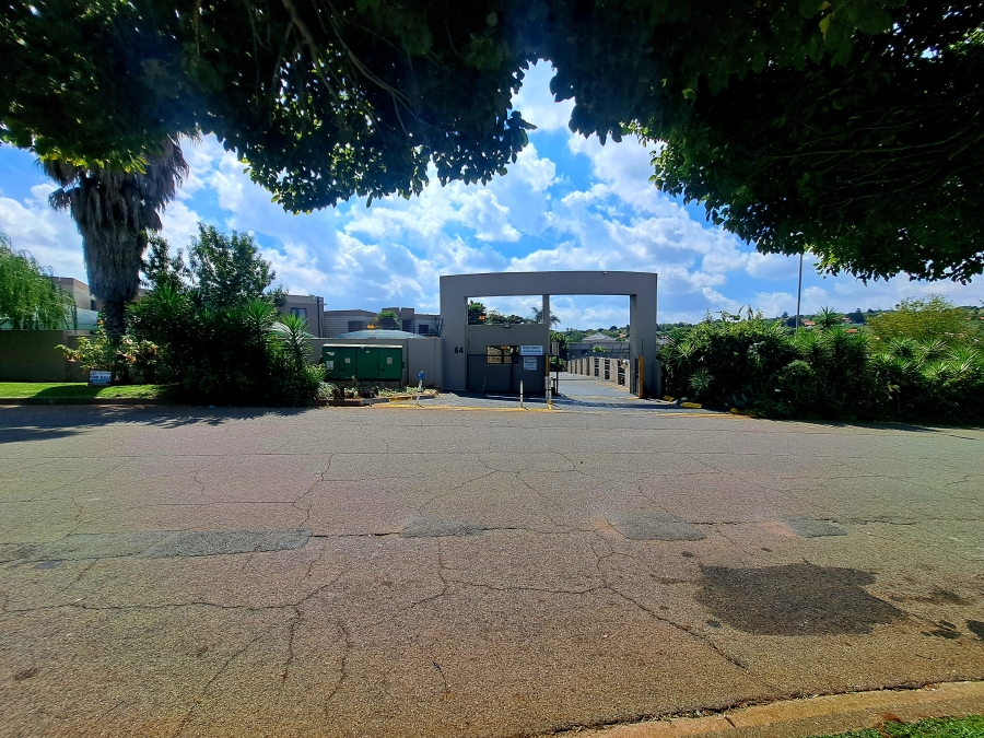 To Let 3 Bedroom Property for Rent in Glenvista Gauteng