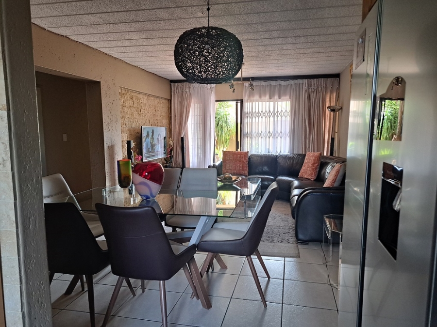 To Let 3 Bedroom Property for Rent in Glenvista Gauteng