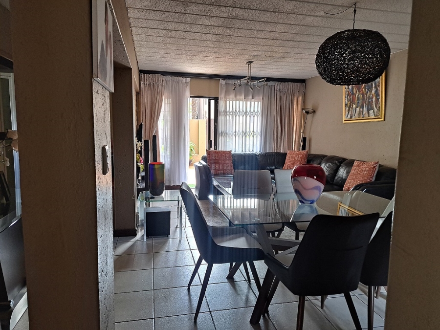 To Let 3 Bedroom Property for Rent in Glenvista Gauteng