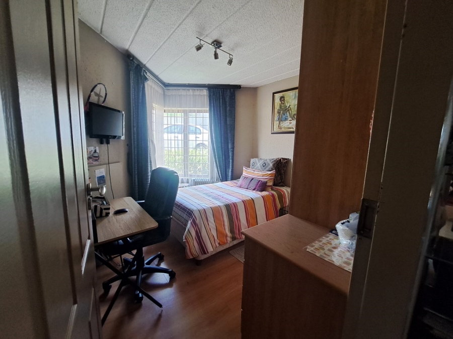 To Let 3 Bedroom Property for Rent in Glenvista Gauteng