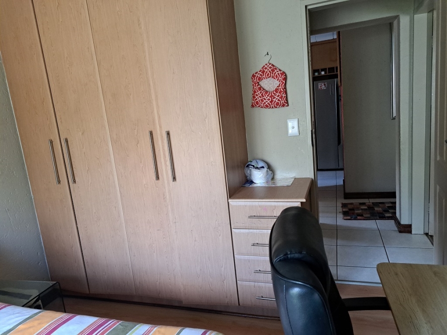 To Let 3 Bedroom Property for Rent in Glenvista Gauteng