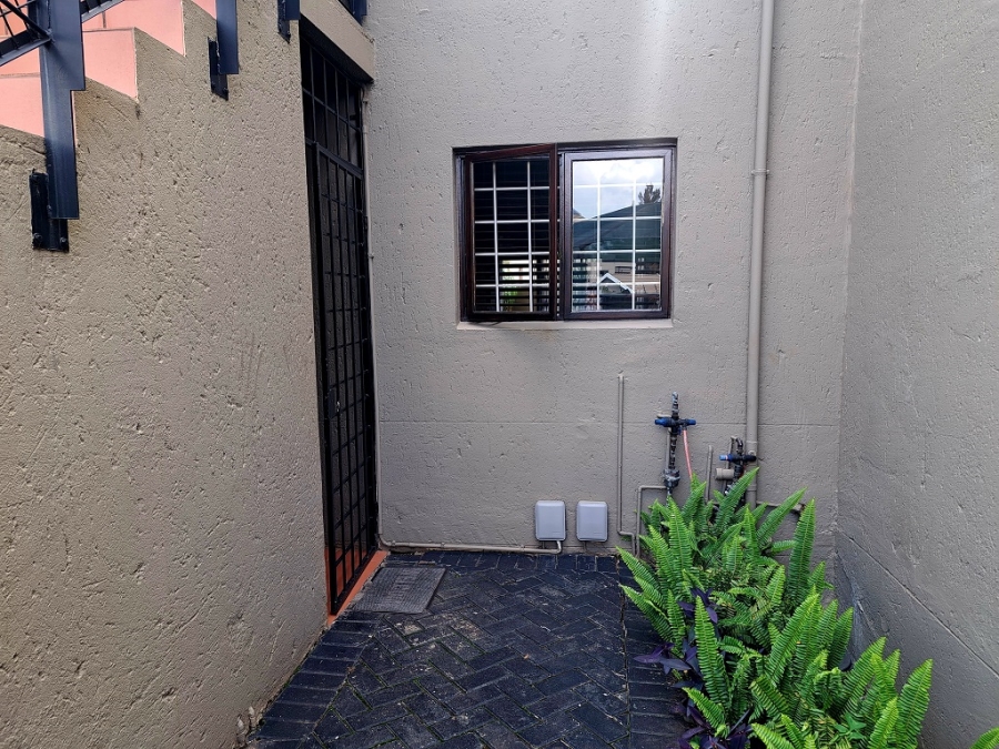 To Let 3 Bedroom Property for Rent in Glenvista Gauteng