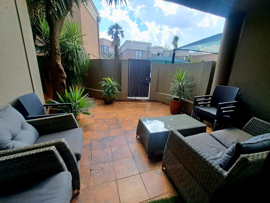 To Let 3 Bedroom Property for Rent in Glenvista Gauteng