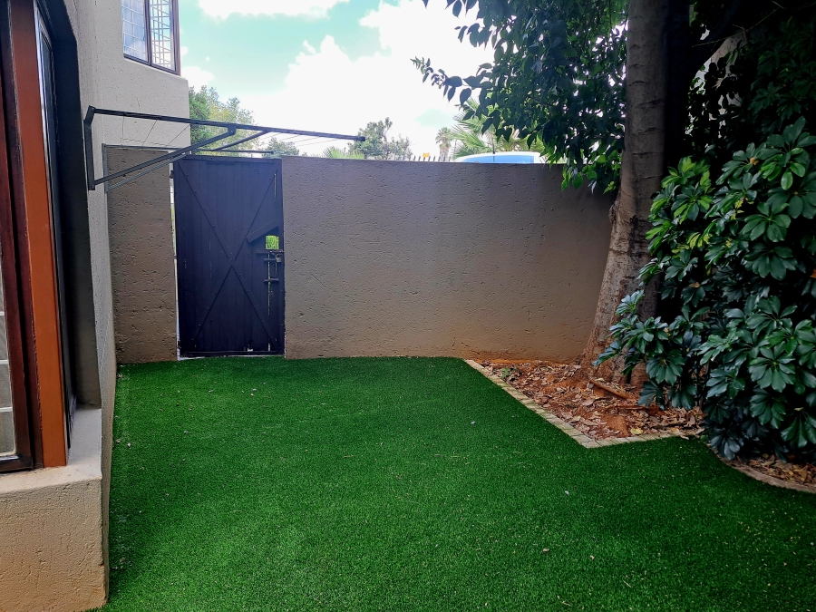 To Let 3 Bedroom Property for Rent in Glenvista Gauteng