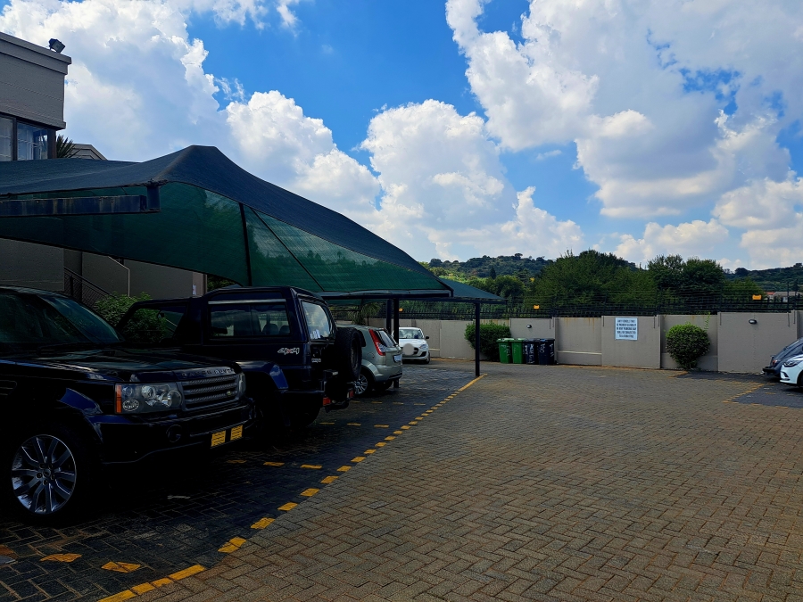 To Let 3 Bedroom Property for Rent in Glenvista Gauteng