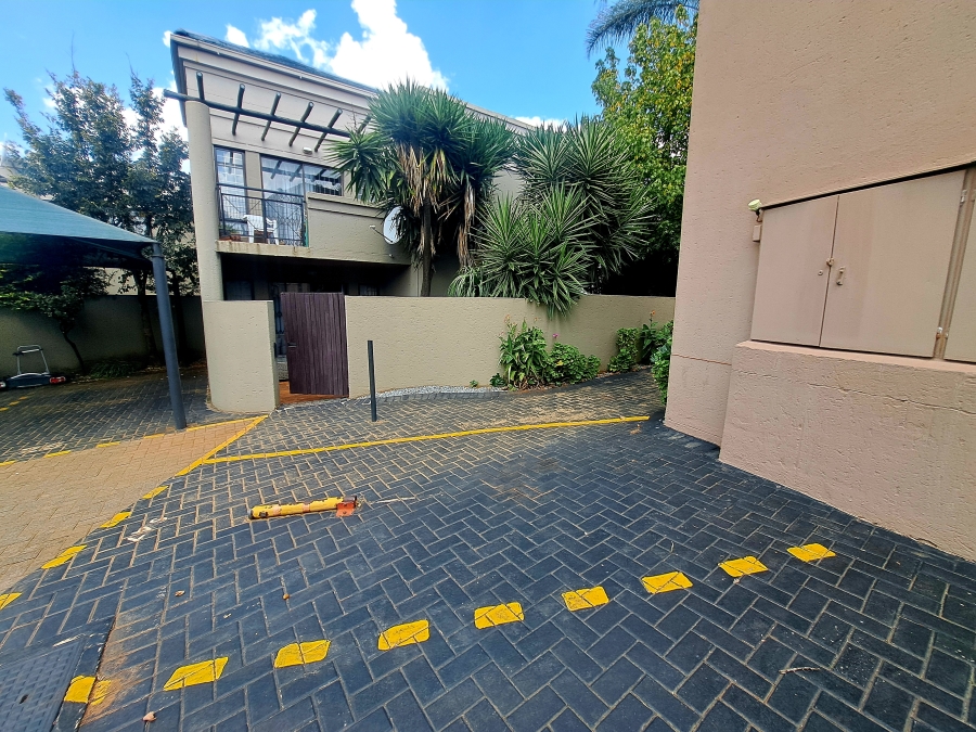 To Let 3 Bedroom Property for Rent in Glenvista Gauteng