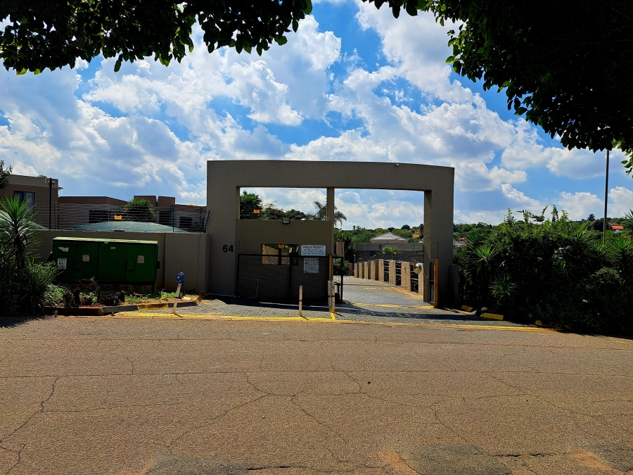 To Let 3 Bedroom Property for Rent in Glenvista Gauteng