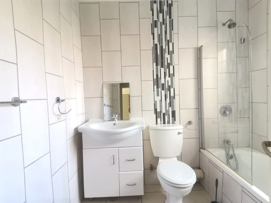 2 Bedroom Property for Sale in Oakdene Gauteng