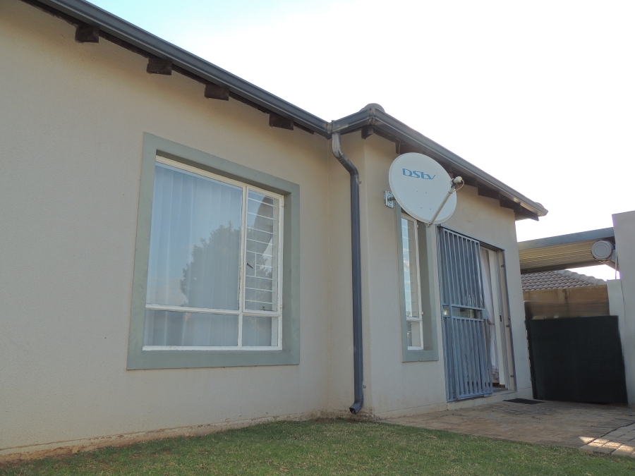 2 Bedroom Property for Sale in Amorosa Gauteng