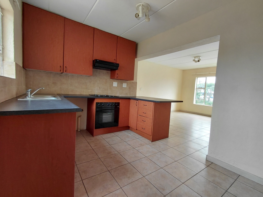 To Let 2 Bedroom Property for Rent in Fairland Gauteng