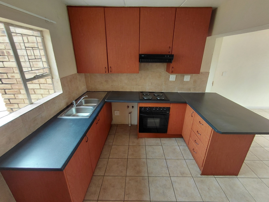 To Let 2 Bedroom Property for Rent in Fairland Gauteng
