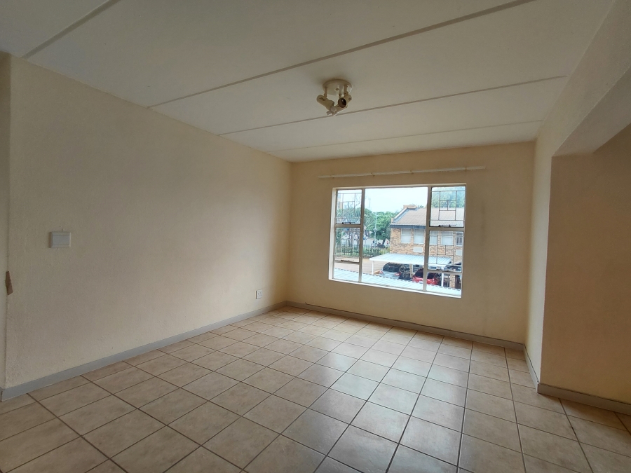 To Let 2 Bedroom Property for Rent in Fairland Gauteng