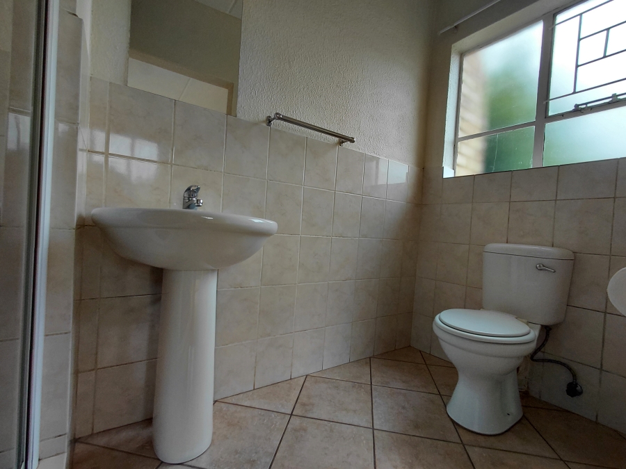 To Let 2 Bedroom Property for Rent in Fairland Gauteng