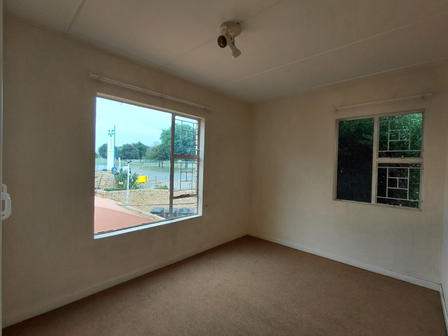 To Let 2 Bedroom Property for Rent in Fairland Gauteng