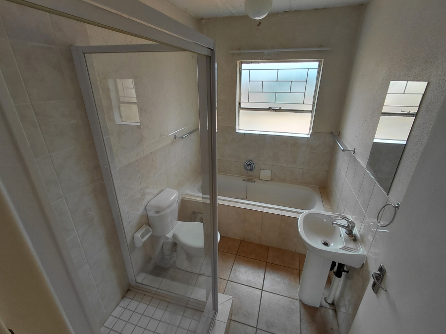 To Let 2 Bedroom Property for Rent in Fairland Gauteng