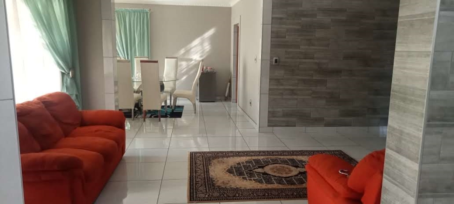 To Let 6 Bedroom Property for Rent in Riversdale Gauteng