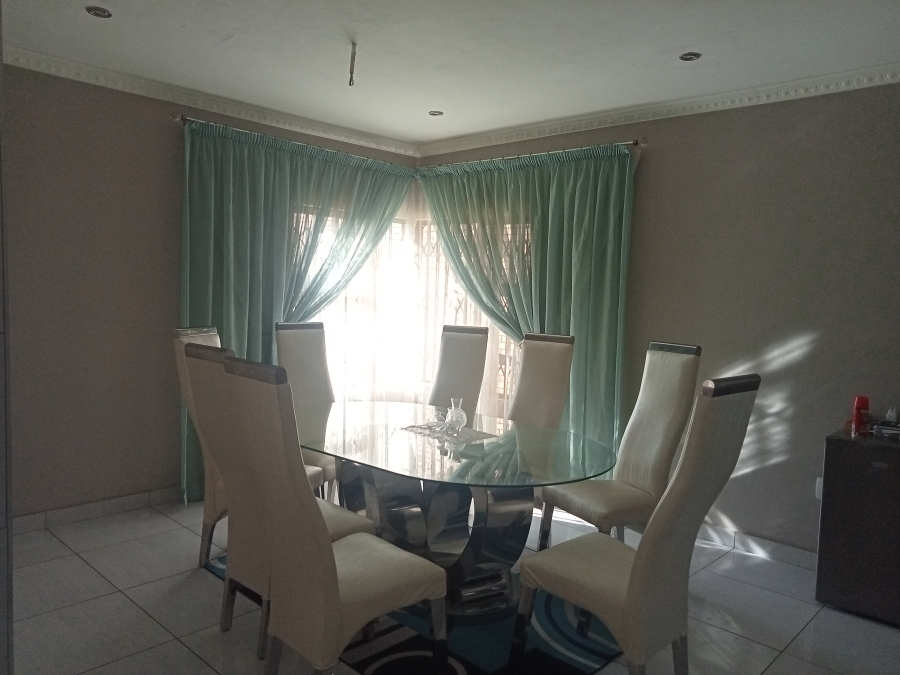 To Let 6 Bedroom Property for Rent in Riversdale Gauteng