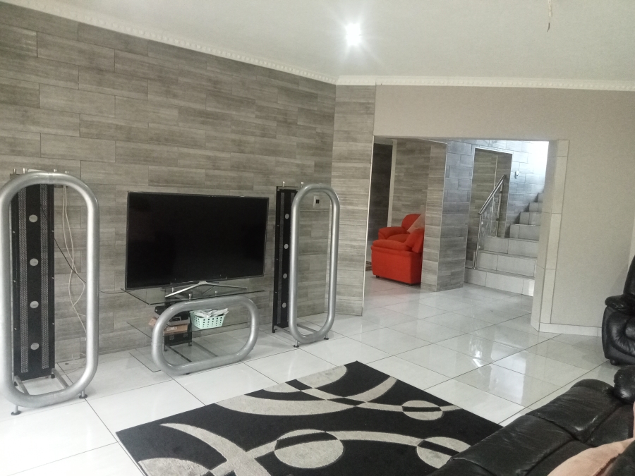 To Let 6 Bedroom Property for Rent in Riversdale Gauteng