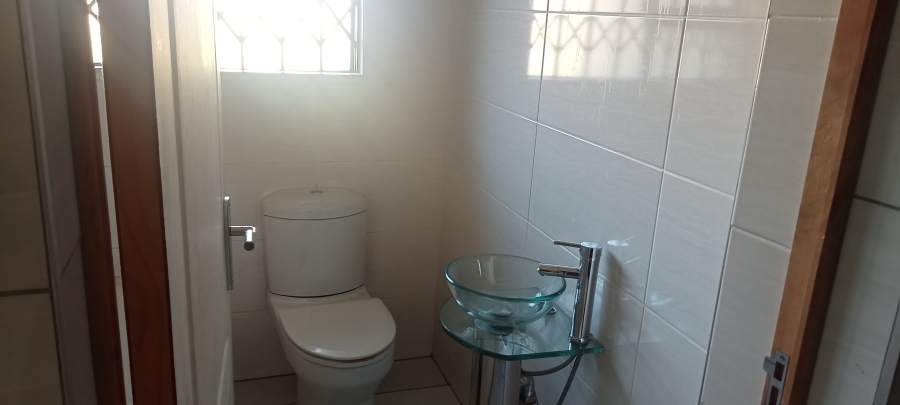 To Let 6 Bedroom Property for Rent in Riversdale Gauteng