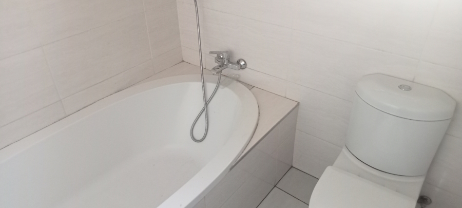 To Let 6 Bedroom Property for Rent in Riversdale Gauteng