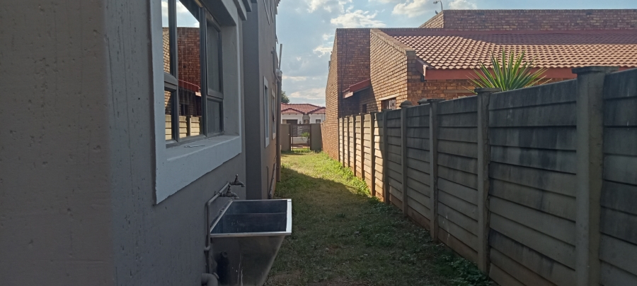 To Let 6 Bedroom Property for Rent in Riversdale Gauteng