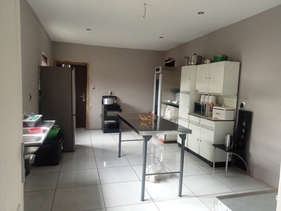 To Let 6 Bedroom Property for Rent in Riversdale Gauteng