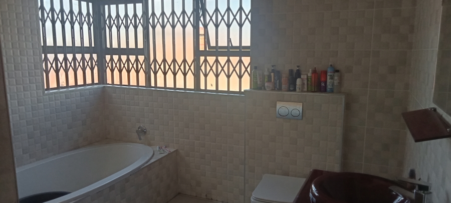 To Let 6 Bedroom Property for Rent in Riversdale Gauteng