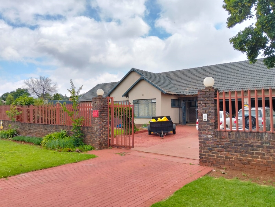 3 Bedroom Property for Sale in Birchleigh Gauteng