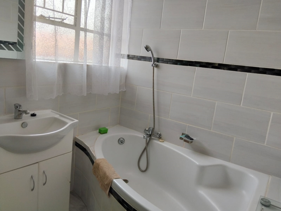 3 Bedroom Property for Sale in Birchleigh Gauteng