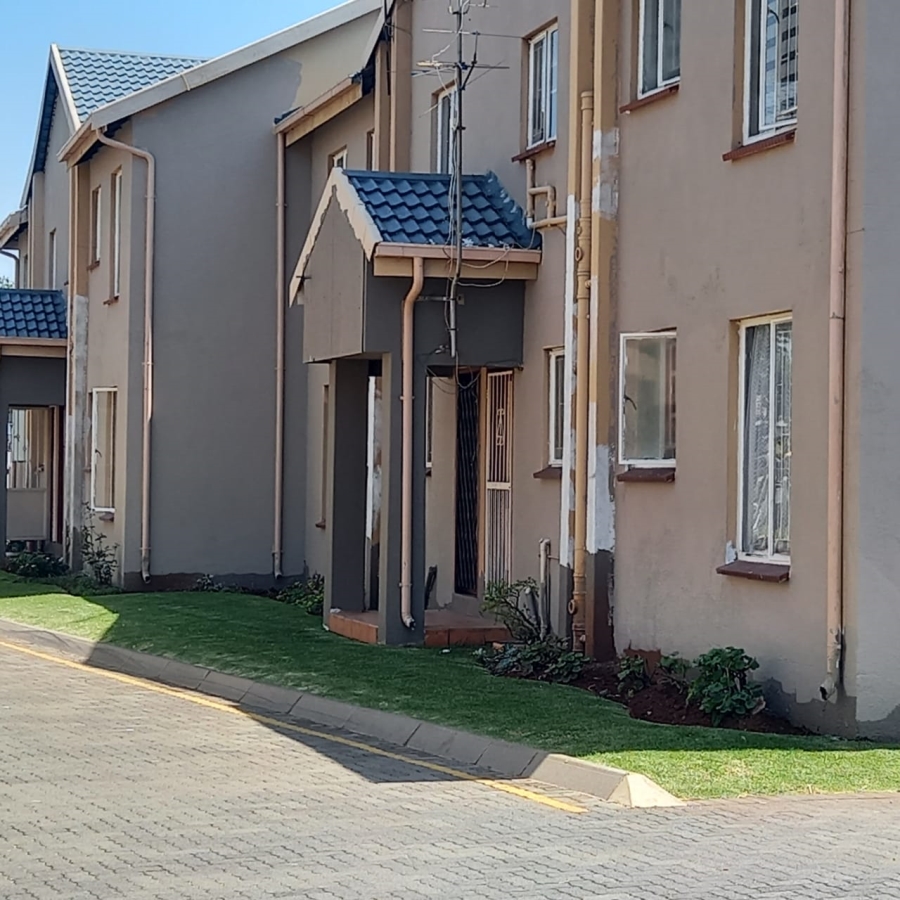 2 Bedroom Property for Sale in Lakefield Gauteng