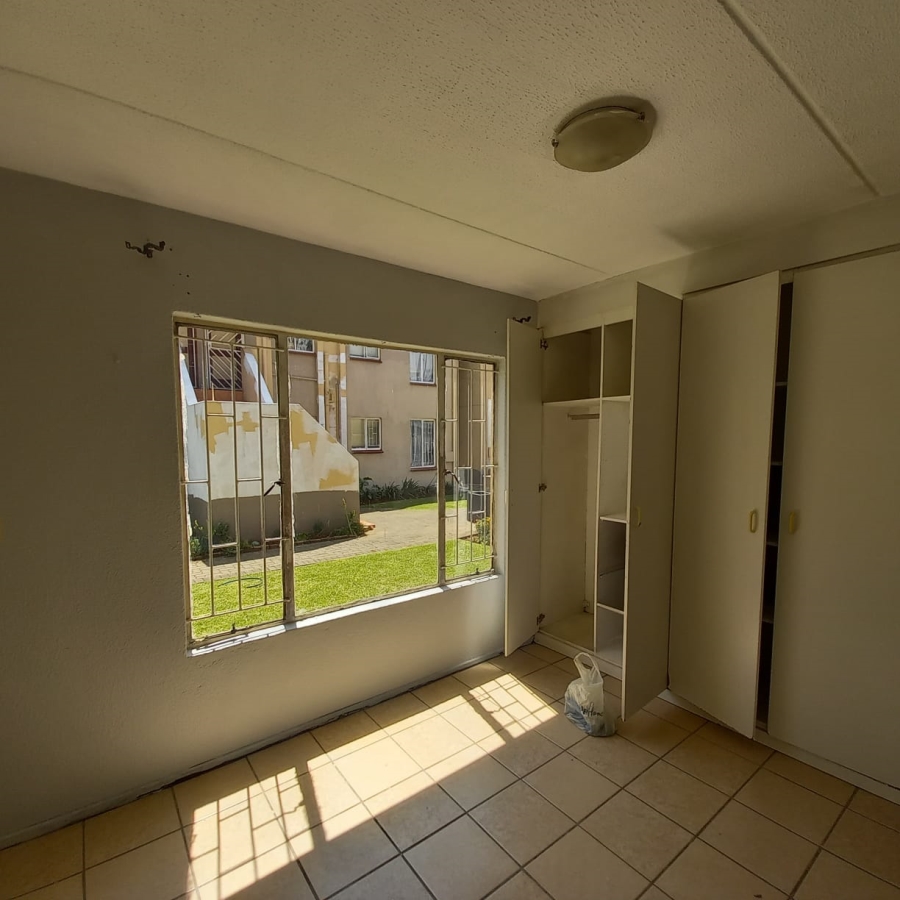 2 Bedroom Property for Sale in Lakefield Gauteng