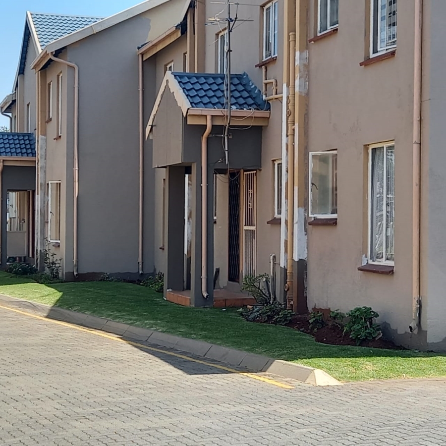 2 Bedroom Property for Sale in Lakefield Gauteng