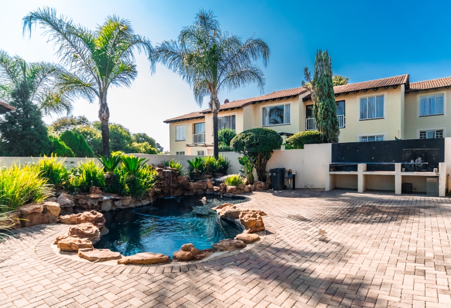 2 Bedroom Property for Sale in Lonehill Gauteng